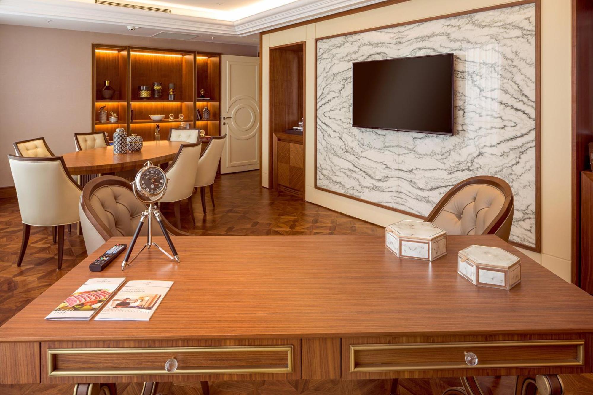 Sheraton Бишкек Екстериор снимка