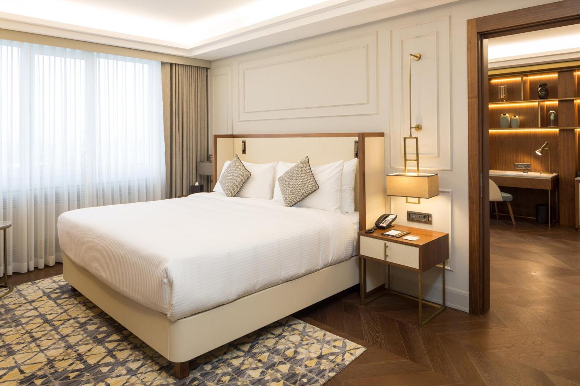 Sheraton Бишкек Екстериор снимка