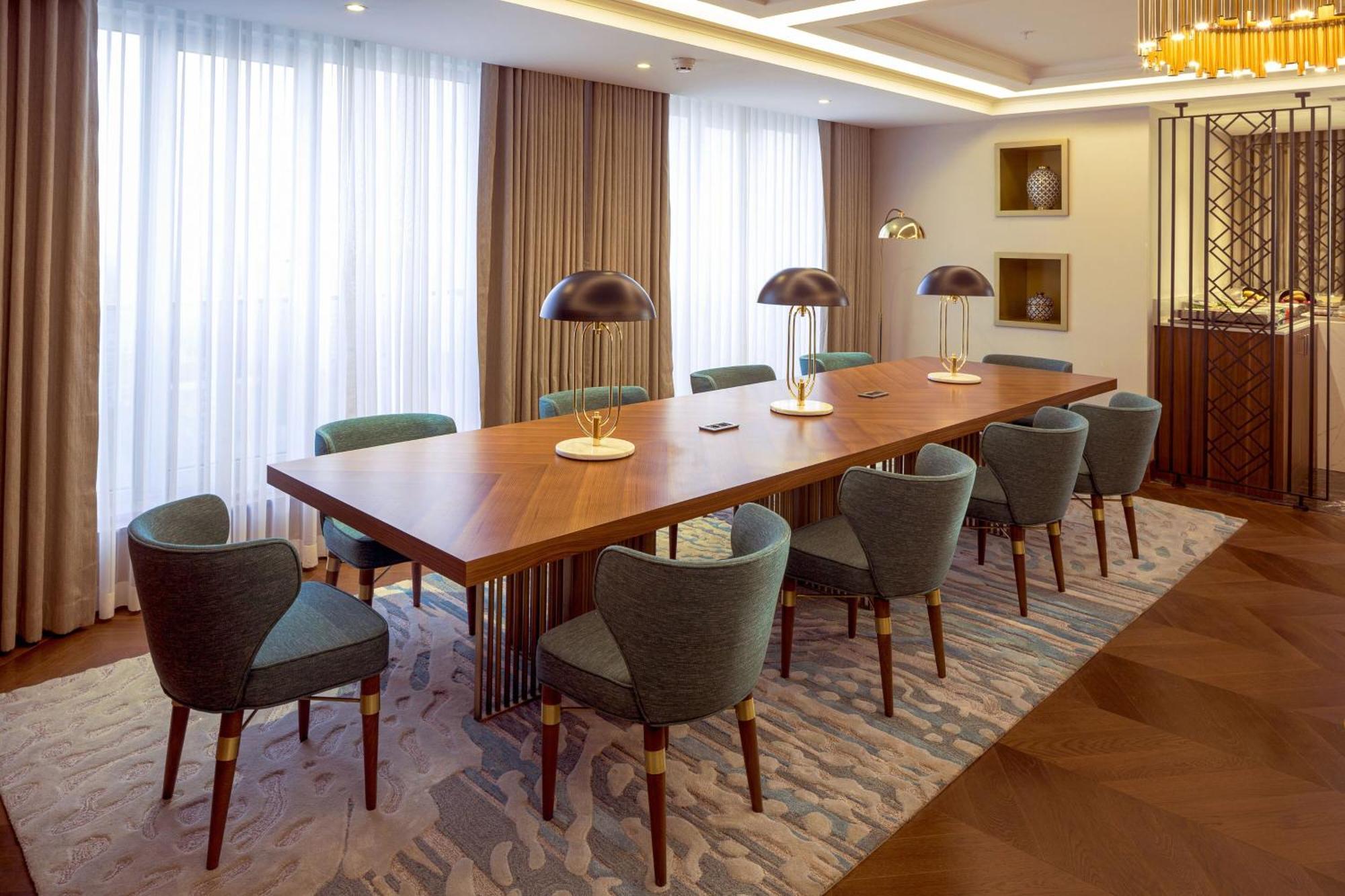 Sheraton Бишкек Екстериор снимка