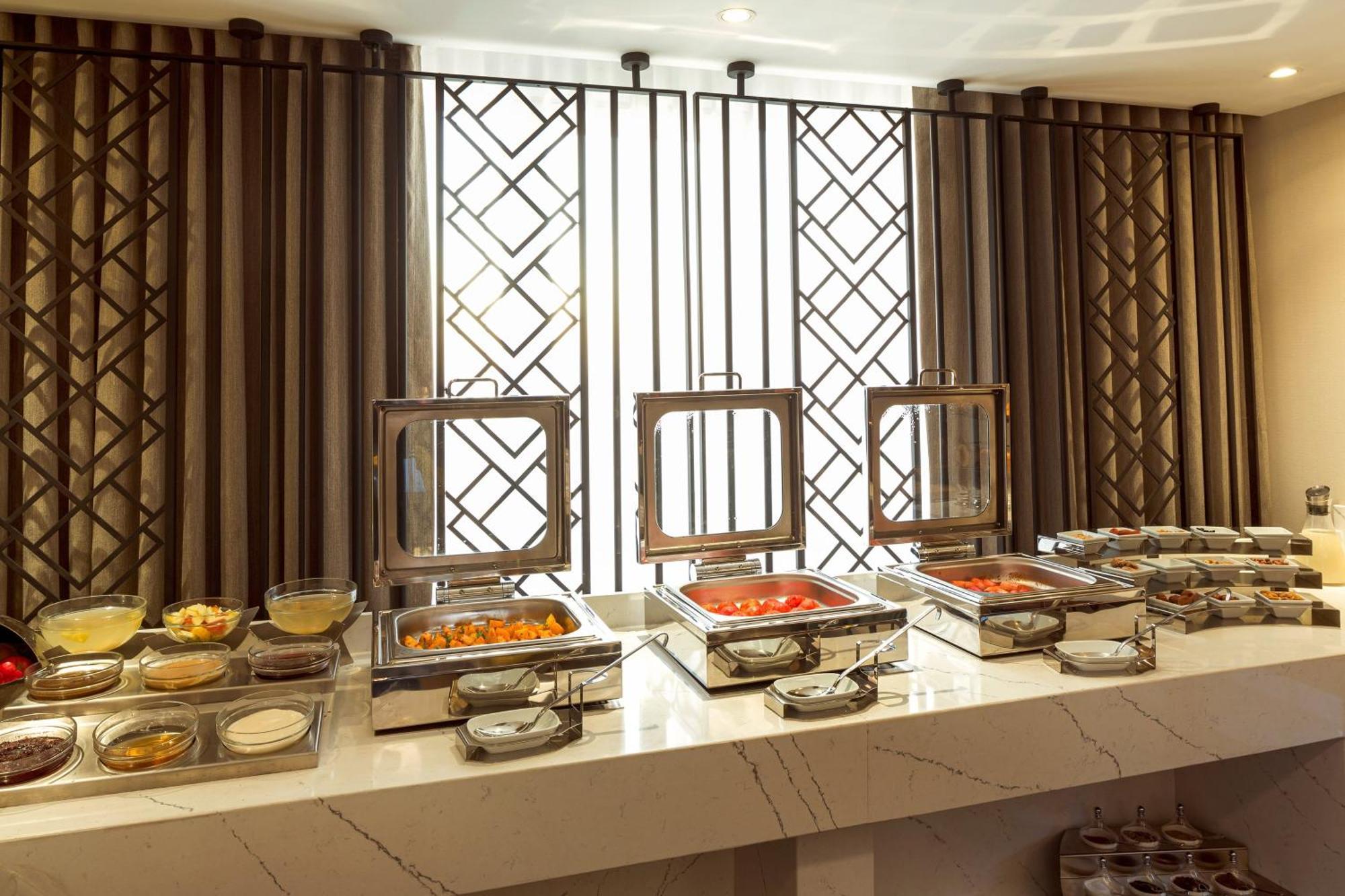 Sheraton Бишкек Екстериор снимка