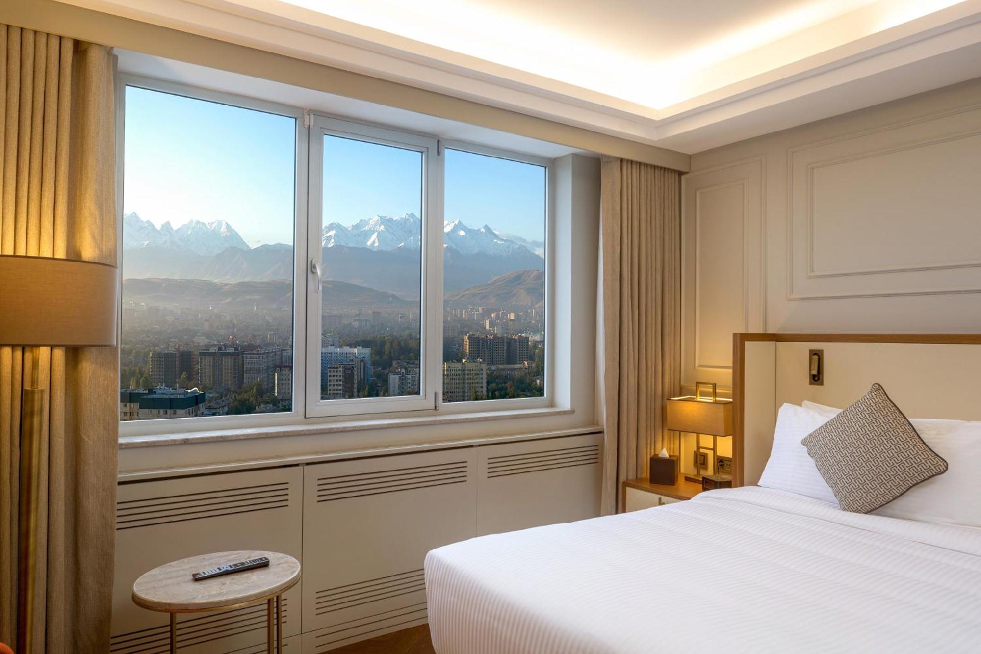 Sheraton Бишкек Екстериор снимка