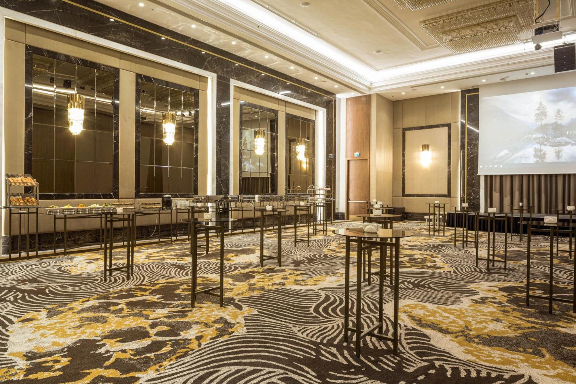 Sheraton Бишкек Екстериор снимка